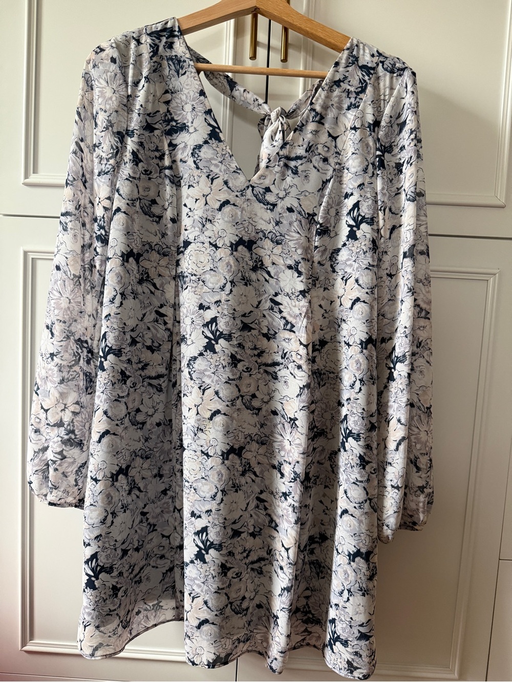 BCBGeneration Cream and Navy Floral Long-Sleeve V-Neck Dress